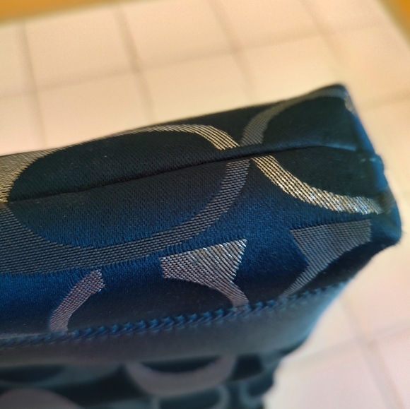 New Coach Teal Cross body bag. - Picture 7 of 9